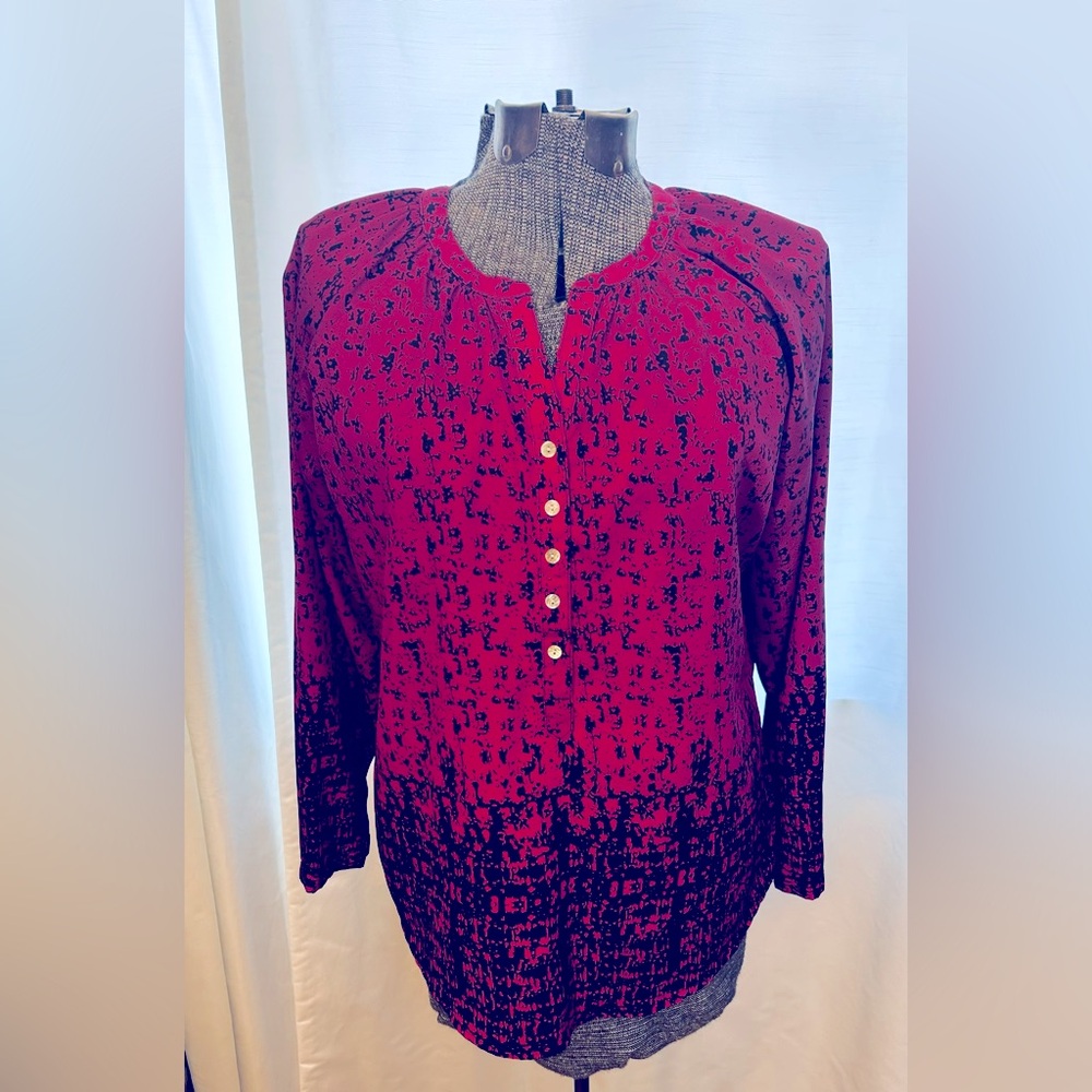 Haggar Petite Woman’s fushia blouse. Perfect for work or play.